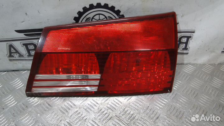 Фонарь крышки багажника Toyota Sienna 2 2005 3.3