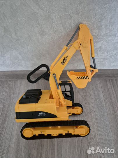 Экскаватор игрушка