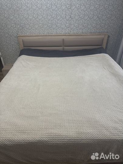 Продам 2х спальную кровать