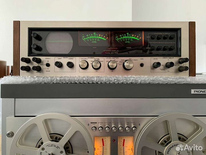 Pioneer stereo display model SD-100