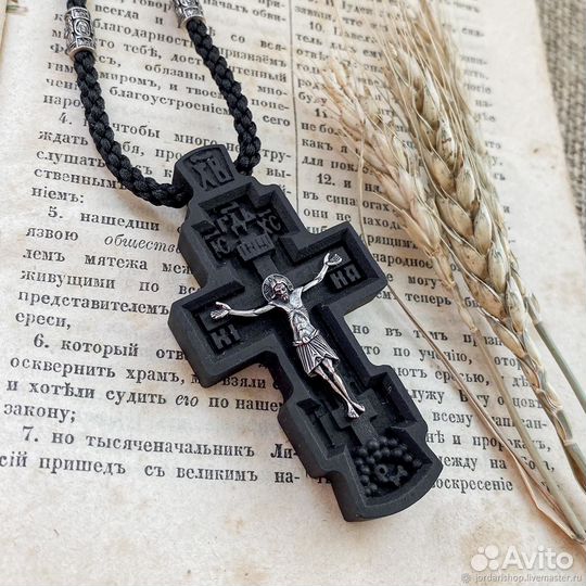 Крест нательный на шнурке Николай Чудотворец