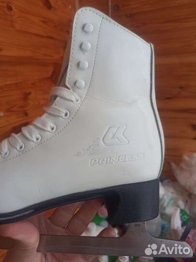 Коньки фигурные 38 размер