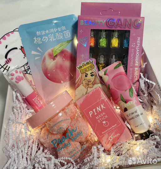 Подарочные наборы косметики / женские бьюти боксы