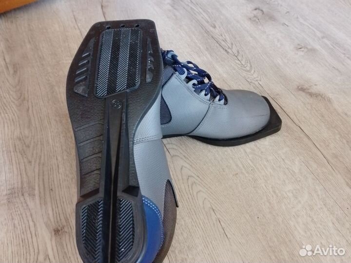 Лыжные ботинки классические 38 размер