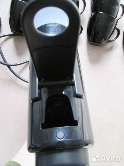 Кофемашина капсульная Delonghi Essenza Mini EN85.B