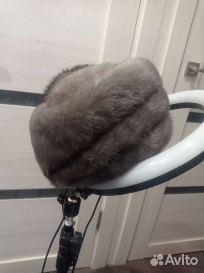 Женские меховые шапки
