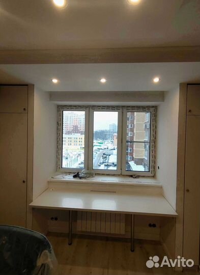 Рабочая зона в углу у окна