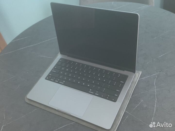 Macbook pro 14 m3 8 512