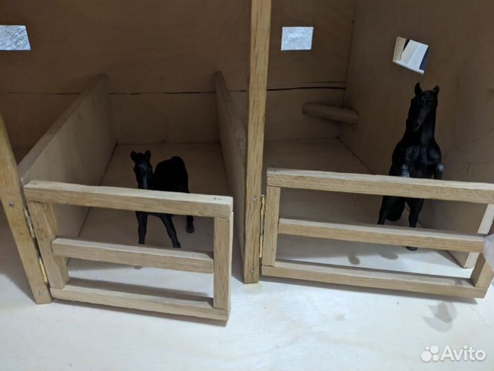 100р Большая конюшня из фанеры для шляйх, бреер