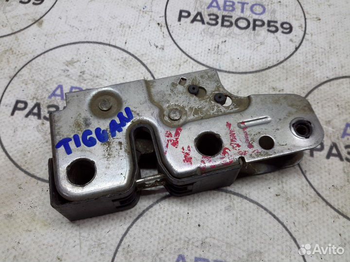 Замок капота Volkswagen Tiguan 1