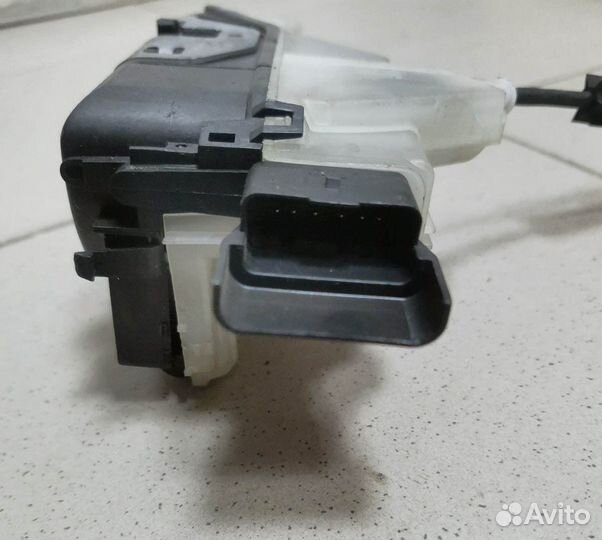 Замок двери передней левой Peugeot Expert III