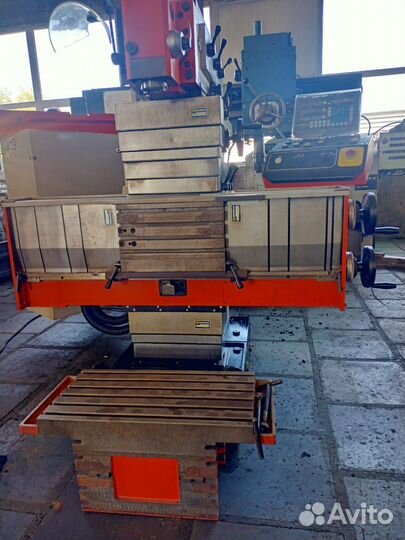 Станок фрезерный TOS fngj20-D с уци