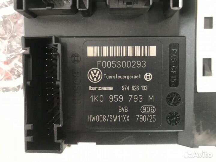 Моторчик стеклоподъемника передней левой двери Пассат Б6