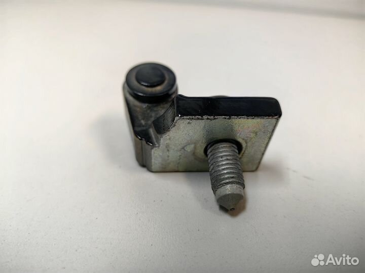 Петля двери прав передней верхняя mini Clubman F54