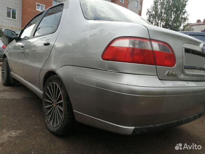 FIAT Albea 1.4 МТ, 2007, битый, 250 000 км