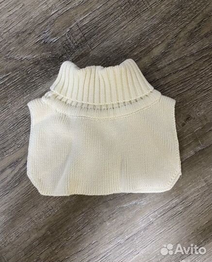 Шапка и манишка для девочки