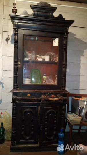 Старинный буфет горка