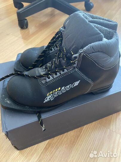 Лыжные ботинки