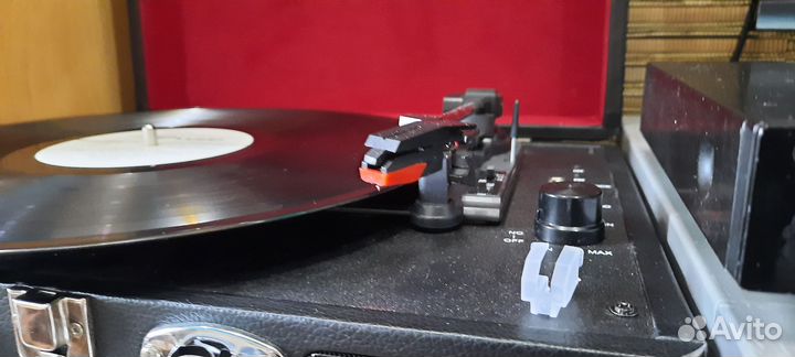 Виниловый проигрыватель