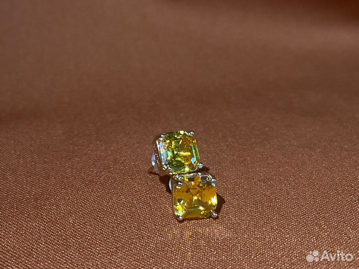 Серьги с золотыми камнями