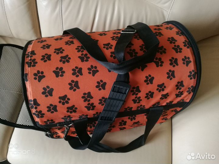 Переноска для кошек и маленьких собак