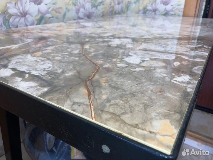 Стол из керамогранита