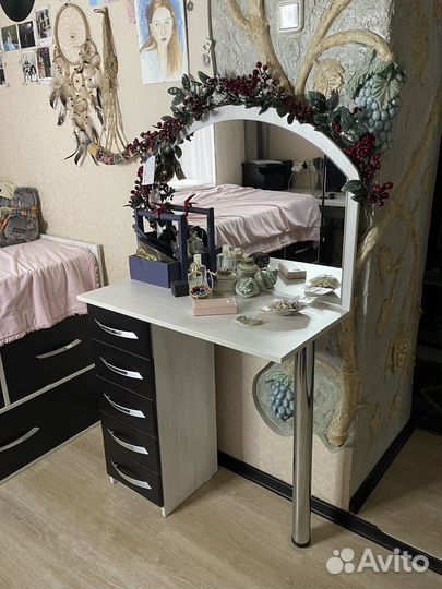 Туалетный столик с зеркалом бу
