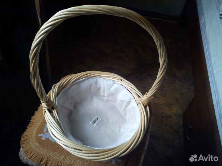 Корзинка плетёная с ручкой новая