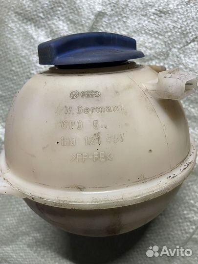 Расширительный бачок Volkswagen Passat B3