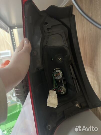 Задний габарит правый wish