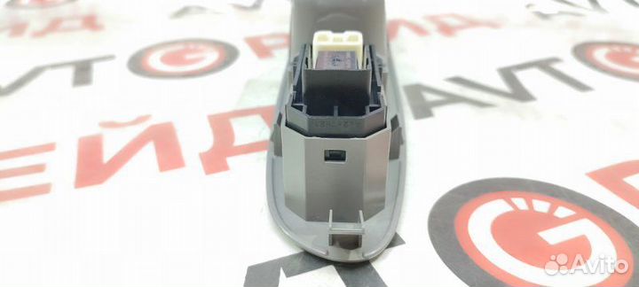 Кнопка стеклоподъемника Toyota Vista Ardeo ZZV50
