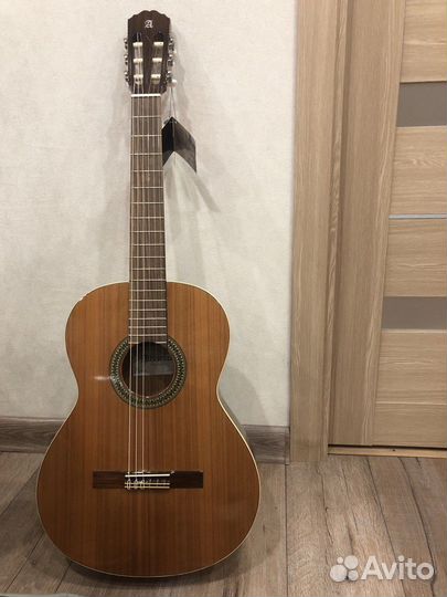 Испанская гитара Alhambra