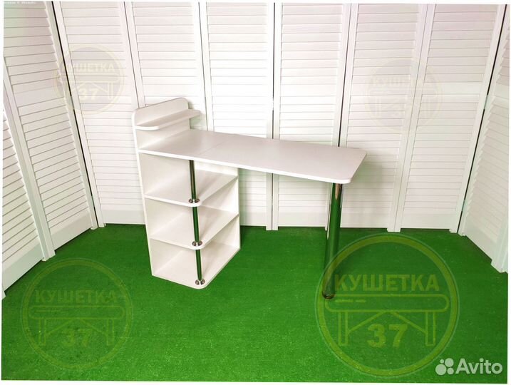 Маникюрный стол