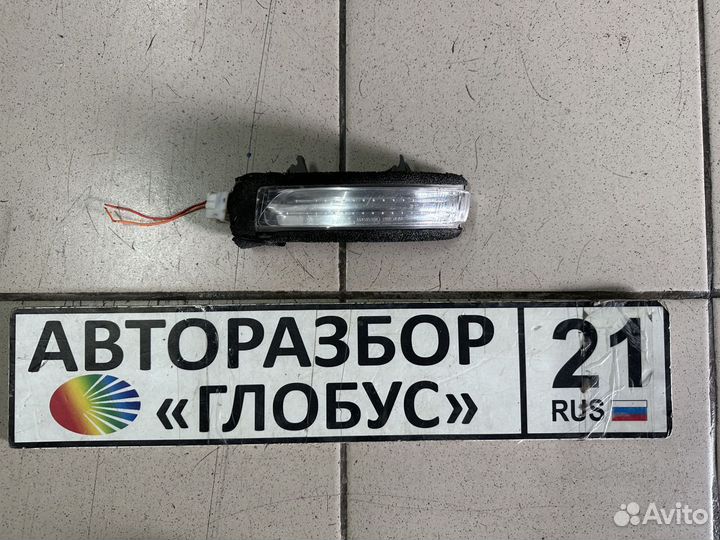 Повторитель поворота левый Toyota Land Cruiser