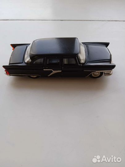 Модель Чайка газ-13 советская