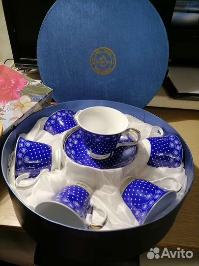 Столовые ложки, чайные сервизы