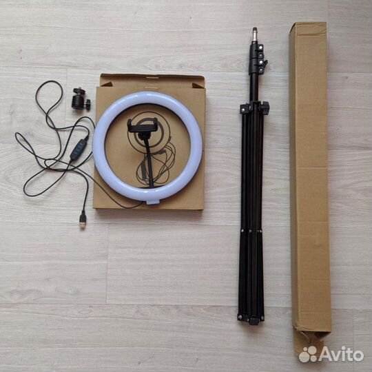 Кольцевая лампа RL-18 со штативом