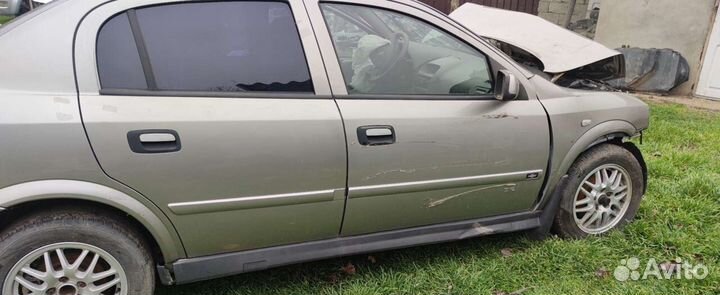 Opel Astra крышка багажника