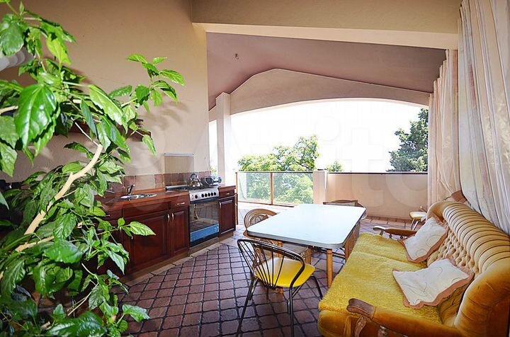 Дом 200 м² на участке 2 сот.