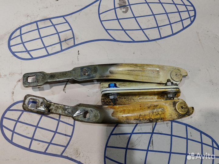 Петли капота Renault Duster Terrano D10