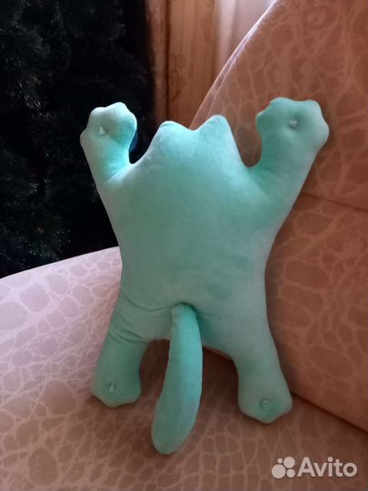 Кот на присосках Саймон