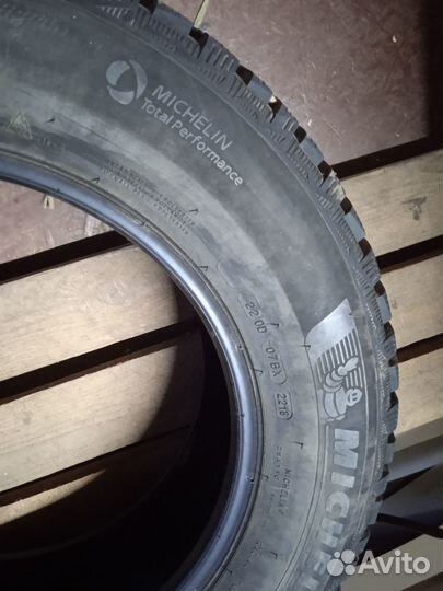 Michelin X-Ice North 4 215/65 R16