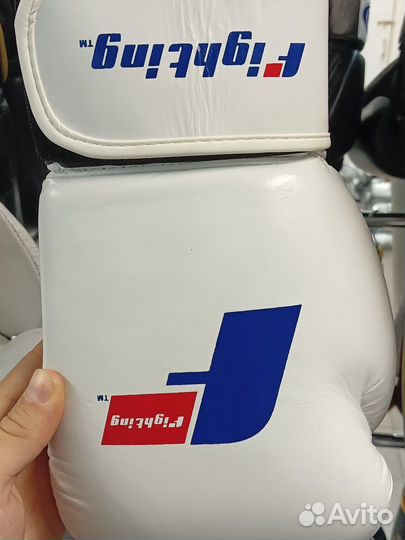 Боксерские перчатки