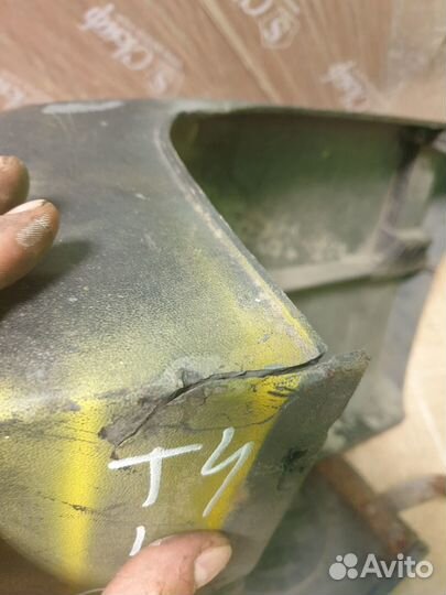 Клык заднего бампера левый Volkswagen Transporter