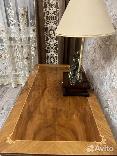 Продаю столик антикварный