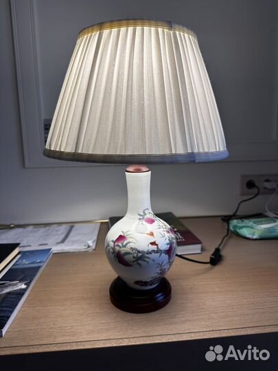 Лампа настольная с абажуром