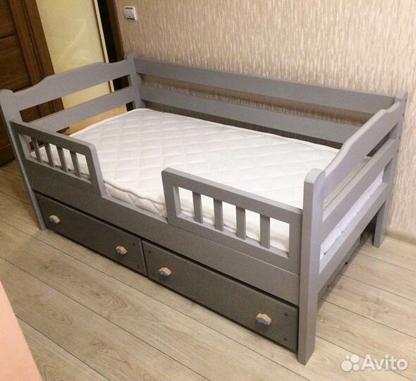 Детская кровать из массива