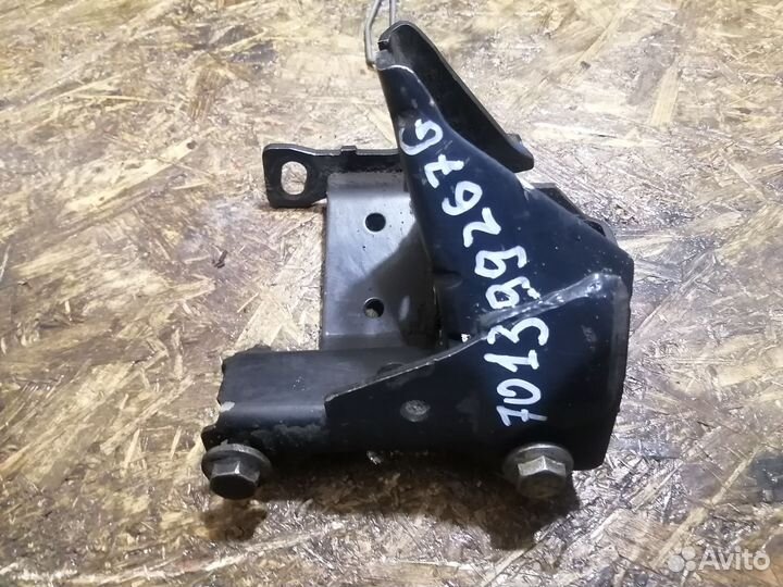 Кронштейн МКПП Фольксваген Т4 701399267G