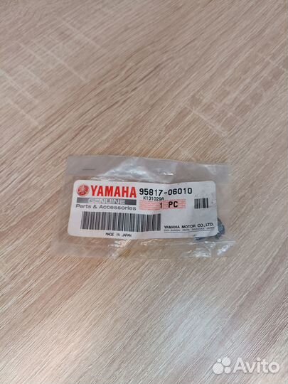 Болт с фланцем Yamaha 95827-06010-00