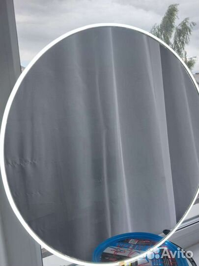 Зеркало с неоновой подсветкой